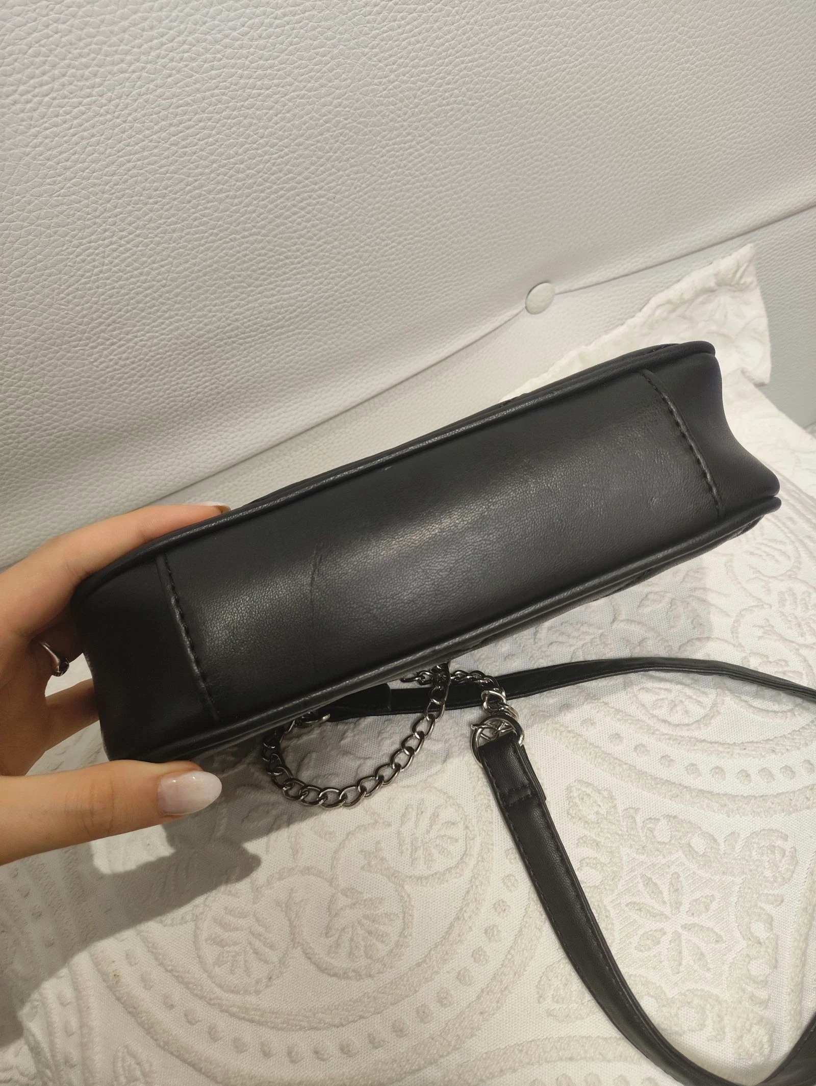 Bolso negro acolchado Stradivarius con cadena plateada – photo 5